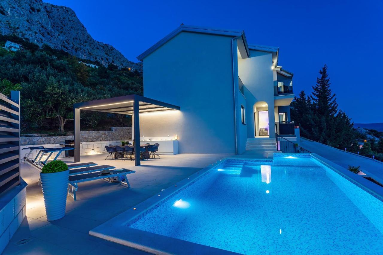 Villa Belvedere With Heated Pool, Billiards, Media Room, Sea Views,10 Pax Omiš Eksteriør billede